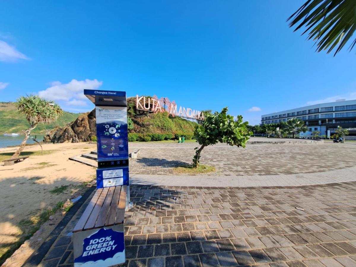 Surfers Beachfront Lombok Hotel