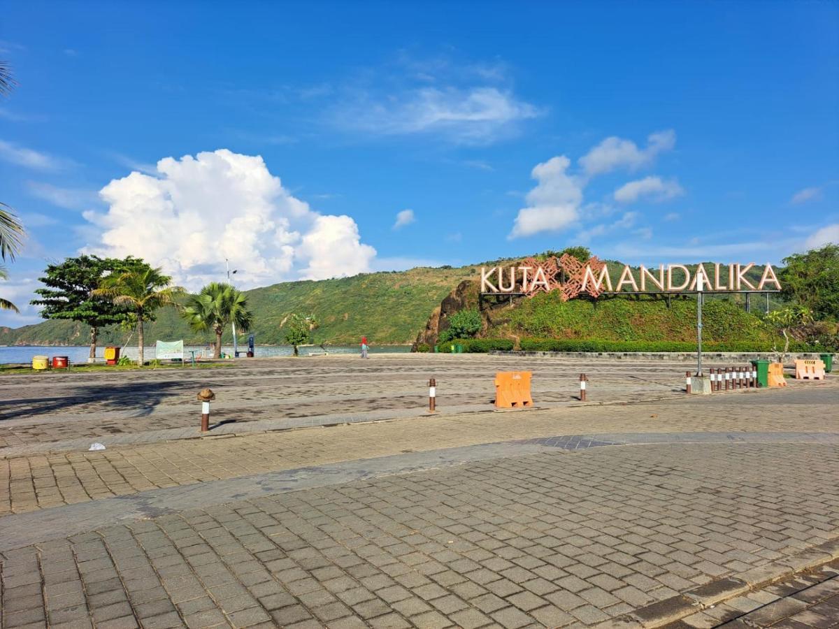 Surfers Beachfront Lombok