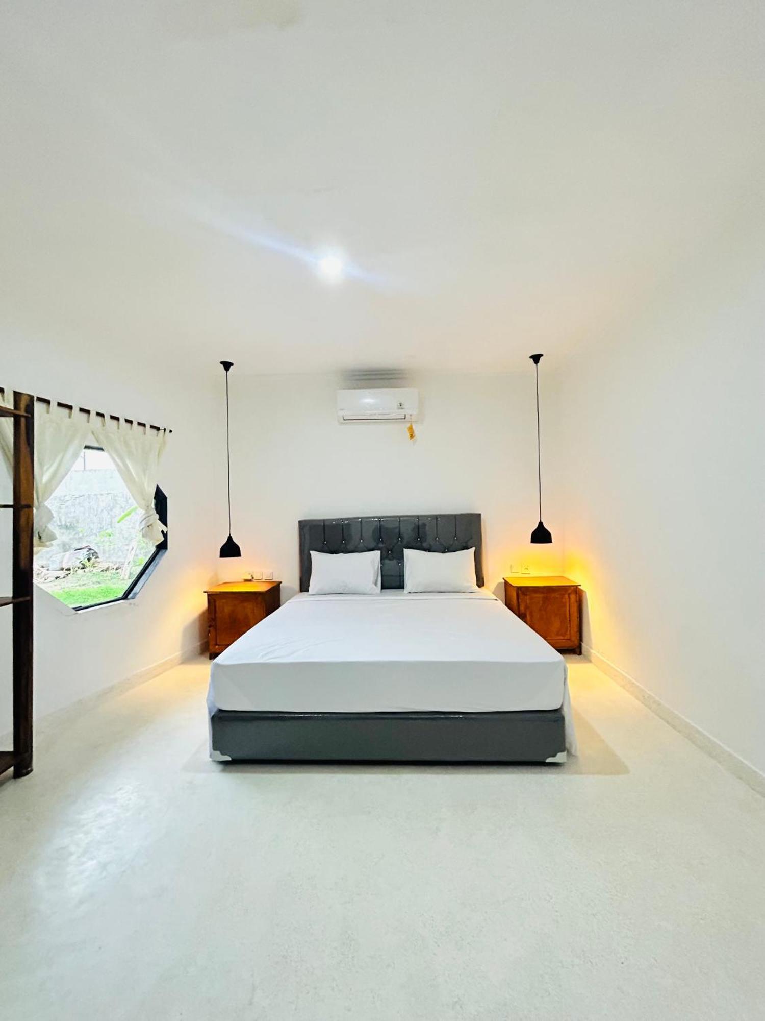 Surfers Beachfront Lombok Hotel