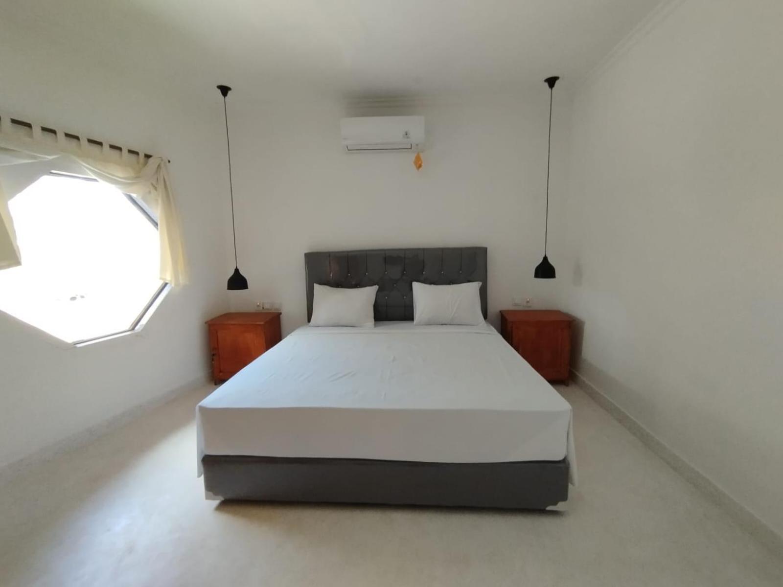 Hotel Surfers Beachfront Lombok *